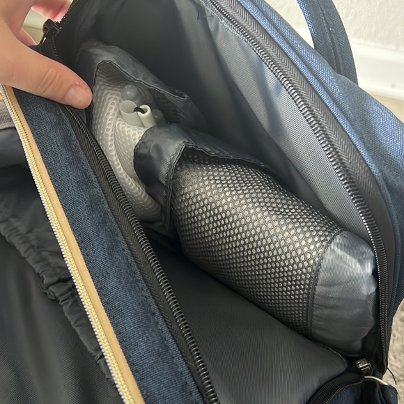 Diaper backpack with changing station - Picture 4 of 7